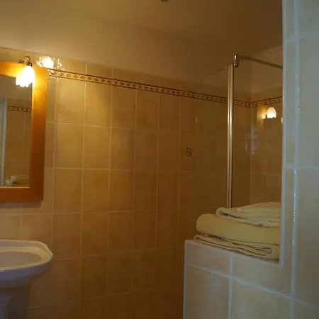 فندق مبيت وإفطار Chateau Le Livey Saint-Pierre-d'Aurillac